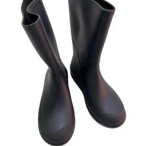 Black rubber ankle boots